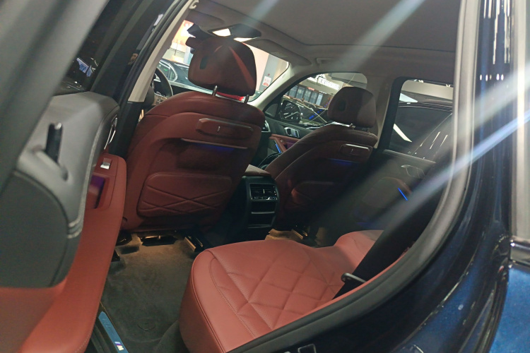 宝马X5 2025款 xDrive 30Li 尊享型M运动曜夜套装中控内饰21