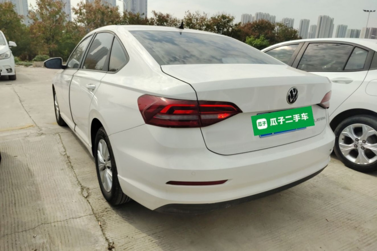 大众 朗逸 2022款 1.5L 自动风尚版车身外观4