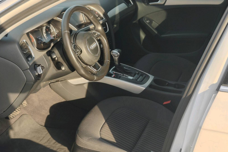 奥迪A4L 2016款 35 TFSI 自动标准型中控内饰7004