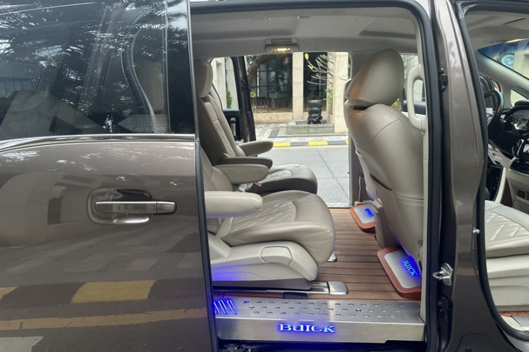 别克GL8 2021款 陆上公务舱 652T 舒适型局部细节9009