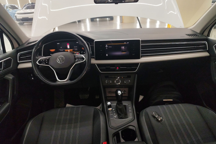 大众 途观L 2023款 330TSI 自动两驱舒享版中控内饰7002