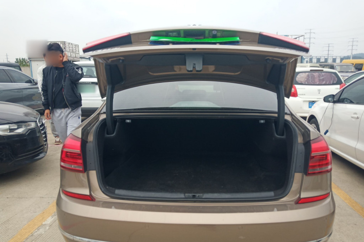 大众 帕萨特 2016款 280TSI DSG尊荣版机舱底盘23