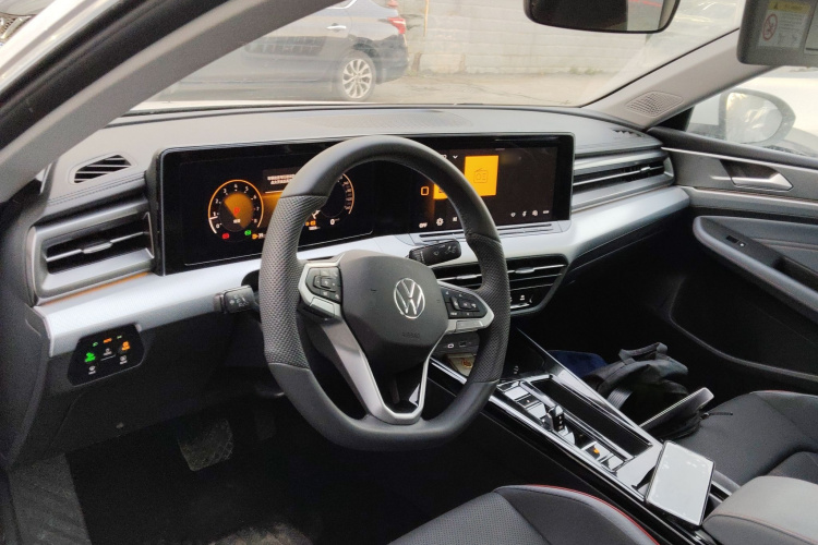 大众 2025款 凌渡L 280TSI DSG酷辣版中控内饰7002