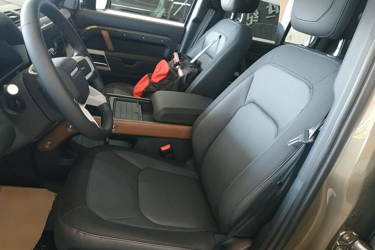 路虎卫士 2023款 改款 110 3.0T P400 X-DYNAMIC HSE局部细节19