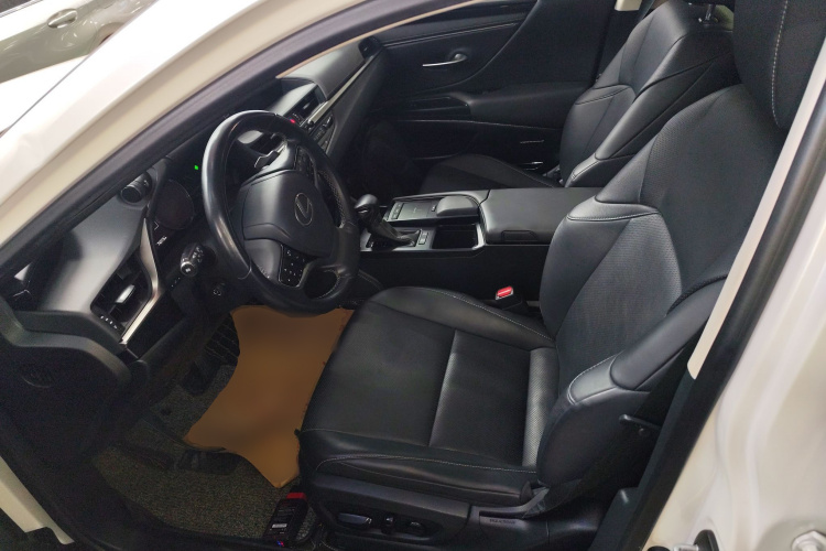 雷克萨斯ES 2018款 200 卓越版 国VI局部细节19