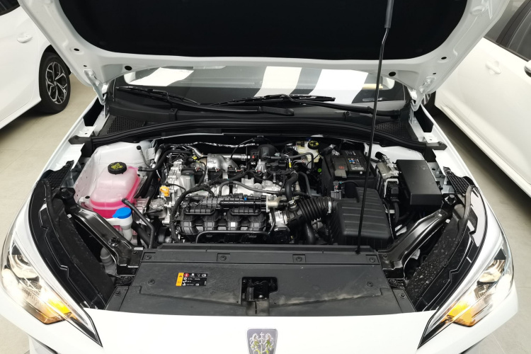 荣威i5 2023款 1.5L CVT豪华版机舱底盘24