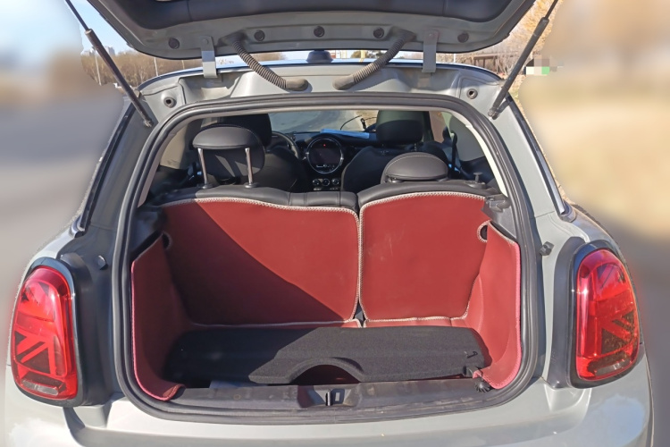 MINI 2023款 1.5T COOPER 艺术家中控内饰23