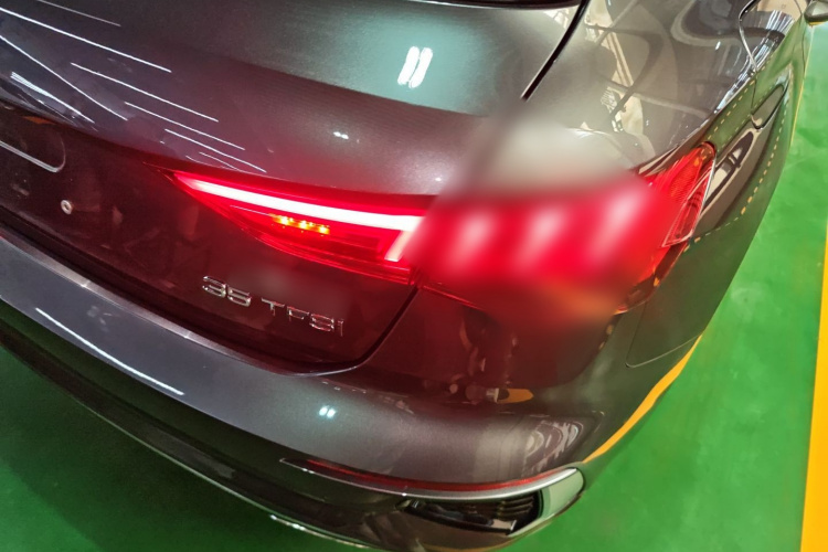 奥迪A3 2024款 Sportback 35 TFSI 时尚运动型车身外观6006