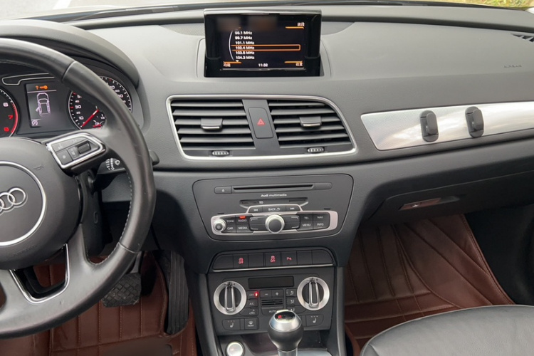 奥迪Q3 2016款 35 TFSI 典藏版 舒享型中控内饰7001