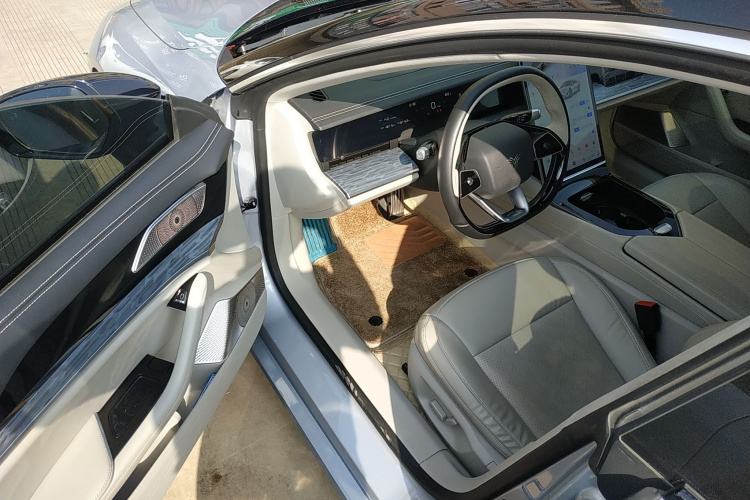 哪吒汽车 哪吒S 2022款 增程版 1160km 后驱中版中控内饰20