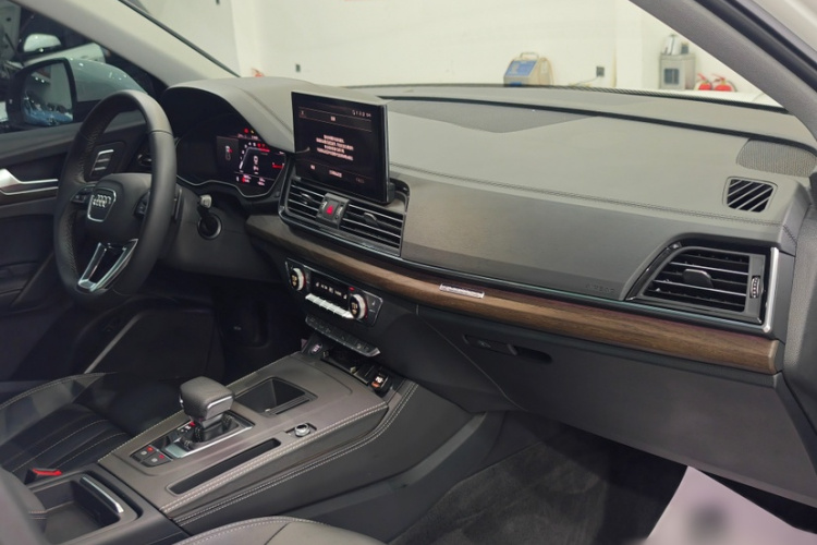 奥迪Q5L 2024款 40 TFSI 豪华致雅型中控内饰7004