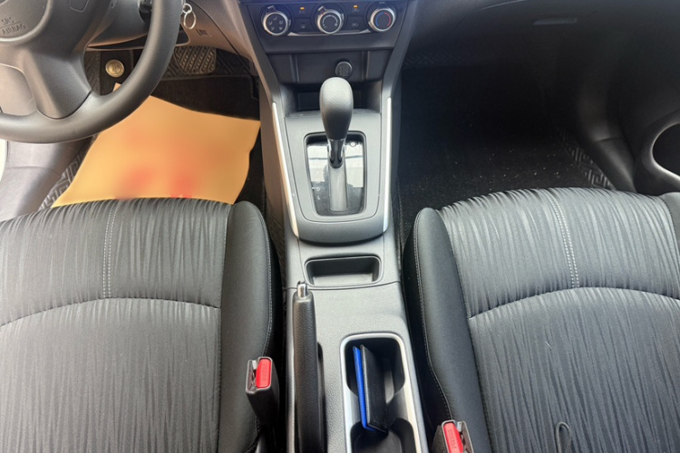 日产 轩逸 2024款 改款 经典 1.6XE CVT舒适版中控内饰7005