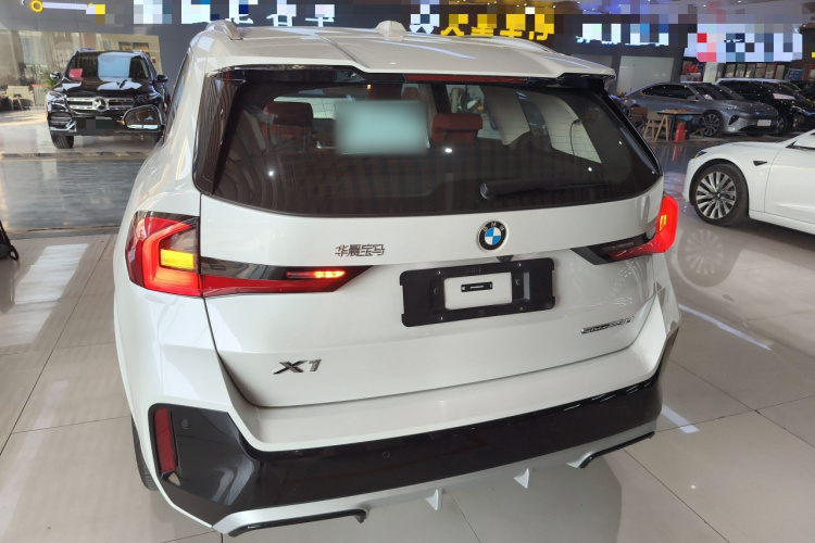 宝马X1 2023款 sDrive25Li M运动套装车身外观6