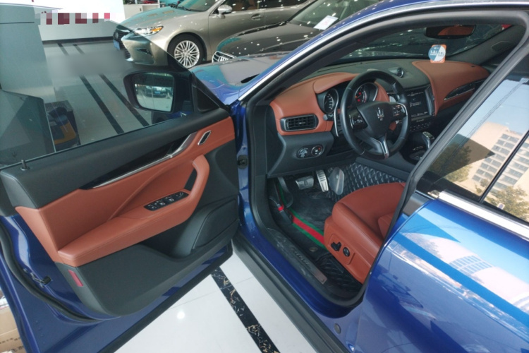 玛莎拉蒂 Levante 2019款 3.0T 标准版 国VI中控内饰20
