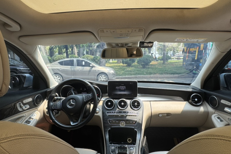 奔驰C级 2015款 C 260 L 运动型中控内饰7002
