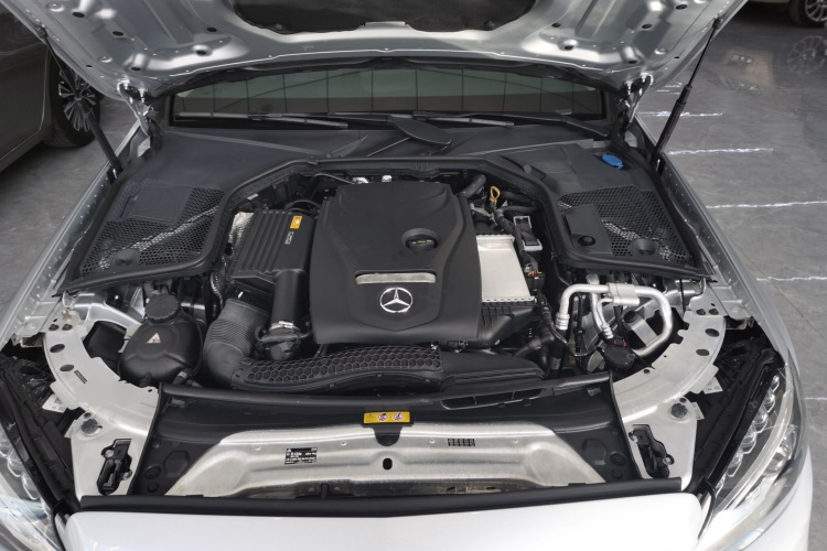 奔驰C级 2018款 C 200 L 运动版机舱底盘24