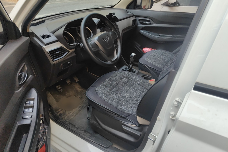 五菱汽车 五菱宏光 2018款 1.5L S标准型L2B中控内饰20