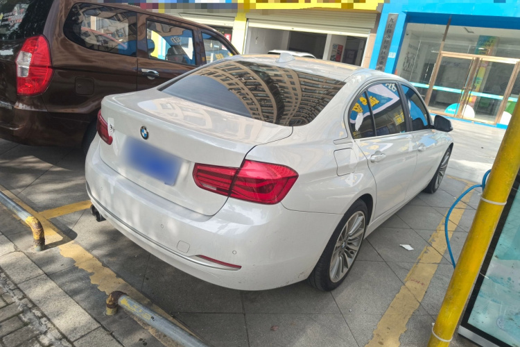 宝马3系 2019款 320Li 时尚型车身外观7