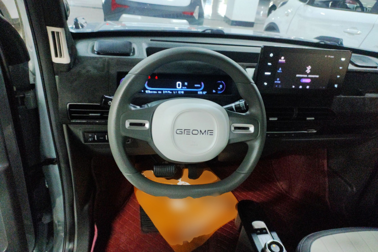 吉利银河 2024款 200km 熊猫卡丁中控内饰13
