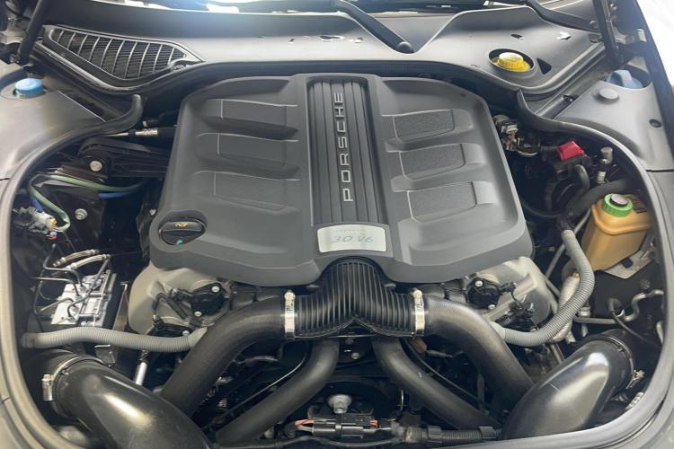 保时捷 2014款 Panamera 4 3.0T机舱底盘24