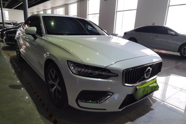 沃尔沃S60 2023款 B4 智逸豪华版车身外观3