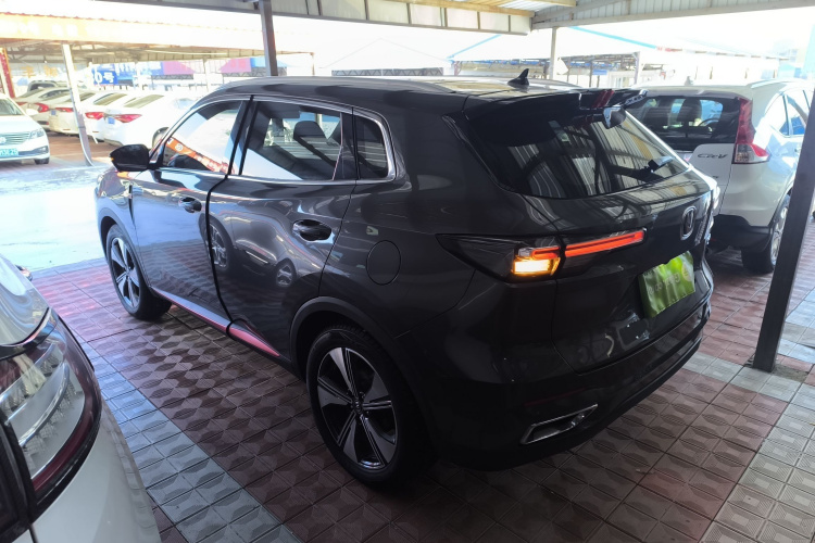 长安CS55PLUS 2022款 第二代 1.5T DCT尊贵型车身外观4