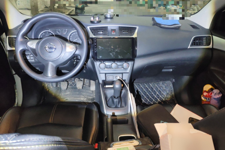 日产 轩逸 2019款 经典 1.6XE 手动舒适版中控内饰12