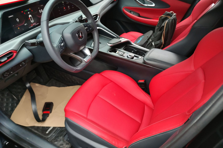 长安UNI-T 2020款 1.5T 尊贵型中控内饰19