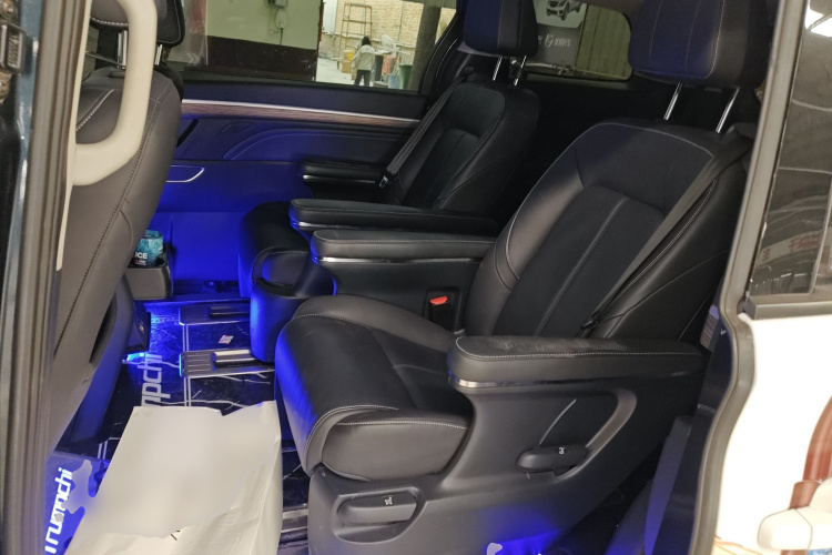 广汽传祺 传祺M8 2021款 领秀系列 390T 尊享版中控内饰21