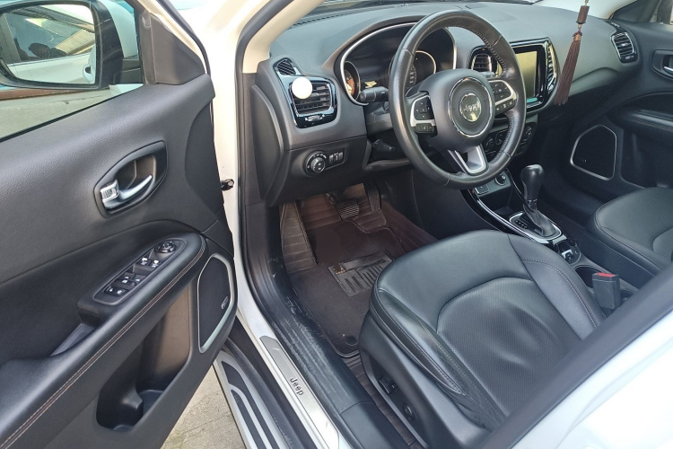 Jeep 指南者 2017款 200T 自动臻享版中控内饰20