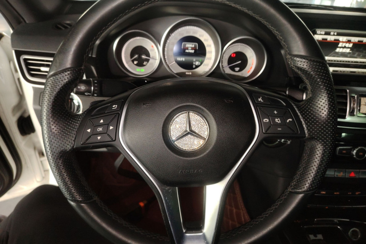 奔驰E级 2014款 E 300 L 运动型局部细节13