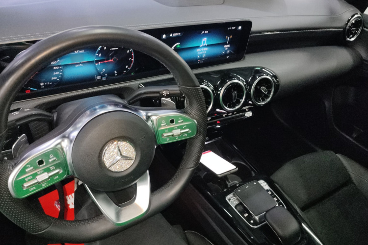 奔驰A级 2019款 A 200 L 运动轿车中控内饰12