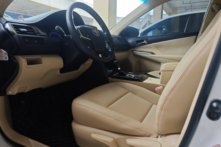 丰田 凯美瑞 2016款 2.0E 十周年纪念精英版中控内饰20