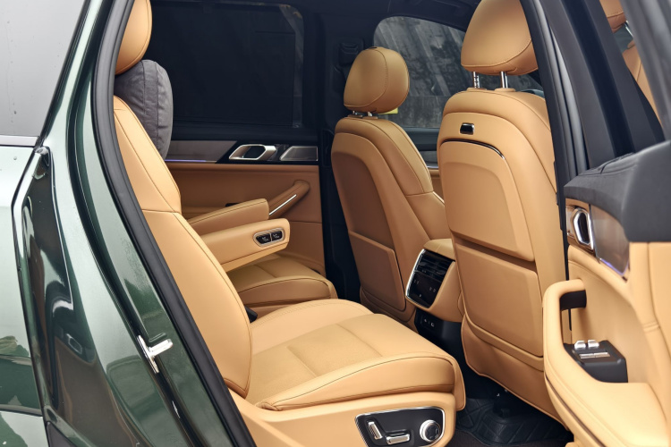 领克09 EM-P 2024款 2.0TD EM-P 四驱HALO 六座中控内饰7002