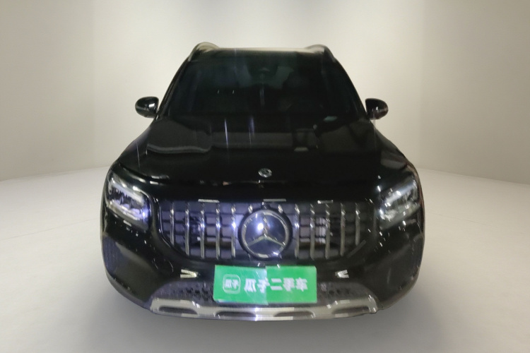 奔驰GLB 2024款 GLB 220 动感型车身外观2