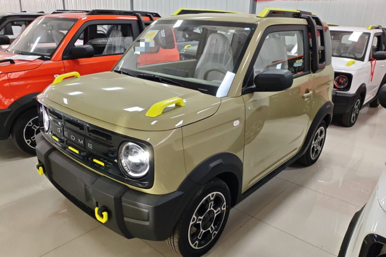 吉利银河 2025款 210km 熊猫骑士车身外观1