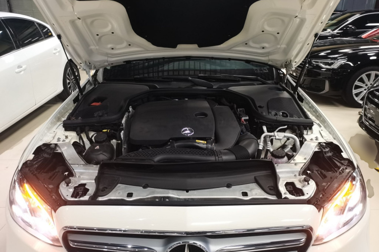 奔驰E级 2019款 E 260 L 运动型机舱底盘24