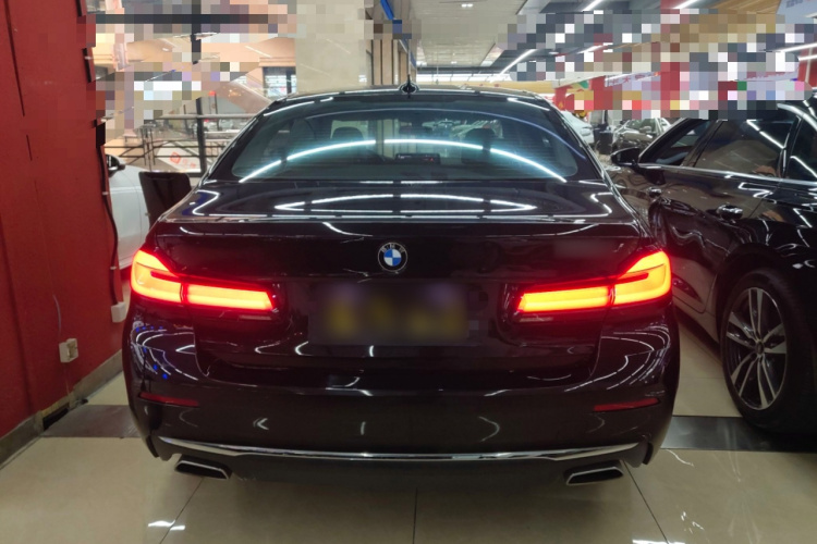 宝马5系 2021款 525Li 豪华套装车身外观6