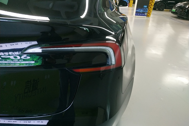 特斯拉 Model 3 2023款 后轮驱动版车身外观9