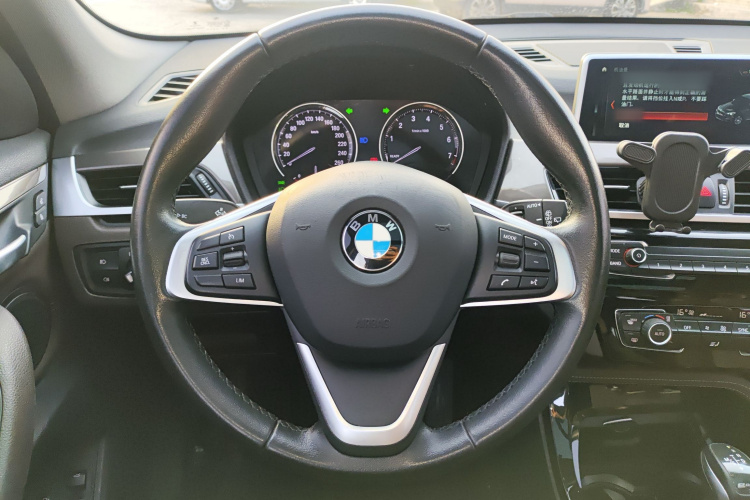 宝马X1新能源 2019款 xDrive25Le 里程升级版中控内饰13