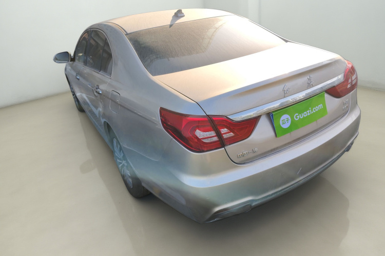 红旗H7 2019款 2.0T 旗舰版车身外观5