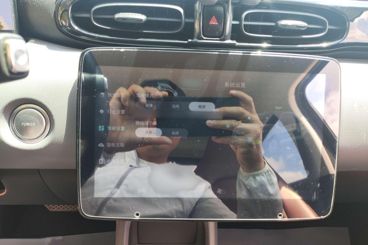 零跑汽车 零跑T03 2021款 400轻享版 三元锂中控内饰7003