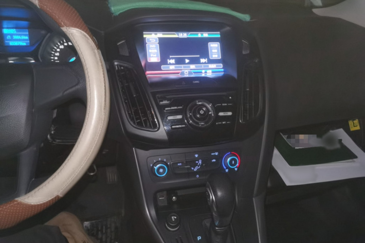 福特 福克斯 2015款 两厢 1.6L 自动舒适型局部细节16