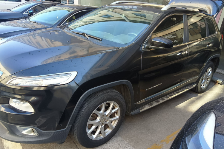 Jeep 自由光 2016款 2.4L 领先版车身外观4