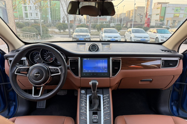 众泰SR9 2017款 2.0T 自动极致之心版中控内饰7002