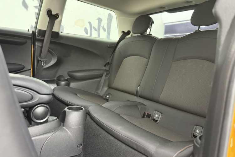 MINI 2016款 1.2T ONE 先锋派中控内饰7004