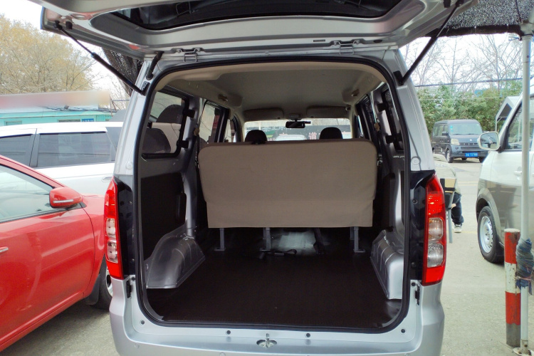 五菱汽车 五菱宏光V 2022款 1.5L劲取版电动助力LAR机舱底盘23