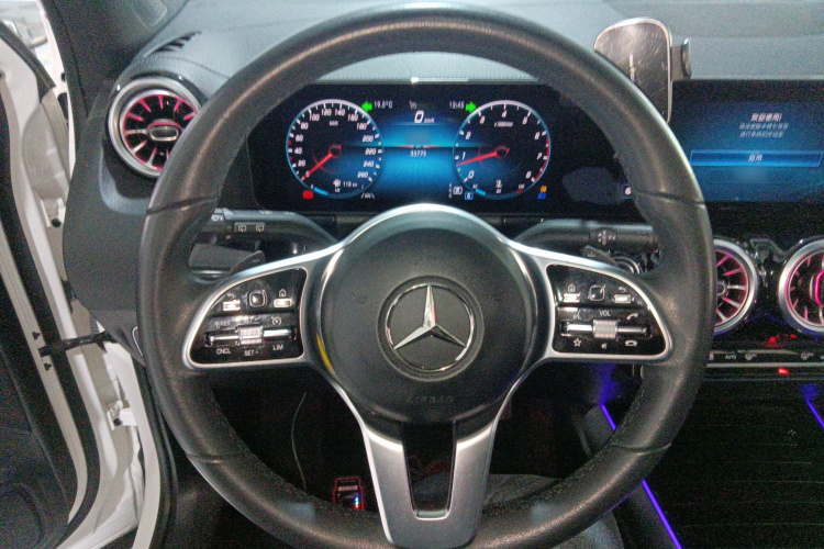 奔驰GLA 2022款 GLA 220 4MATIC中控内饰13