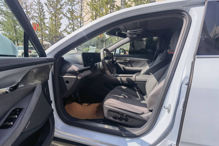 岚图汽车 岚图追光 2023款 四驱长续航版中控内饰7002