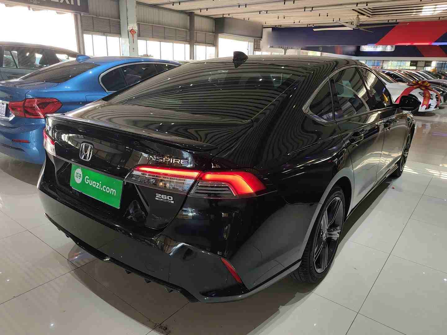 车辆右后45度视角展示
